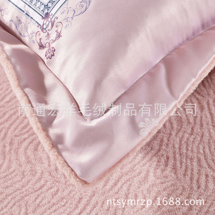 Imported Merino wool is selected as the fabric. After carbonized mercerizing process and high temperature ball rolling, the feel
